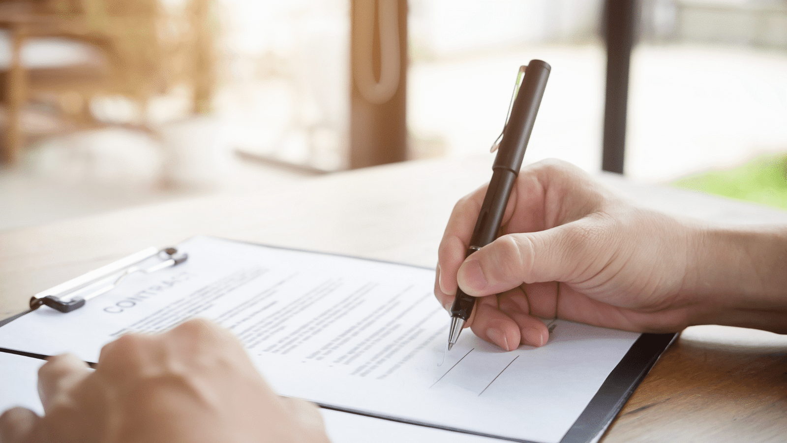 ¿Sabes quiénes pueden celebrar contratos mercantiles?