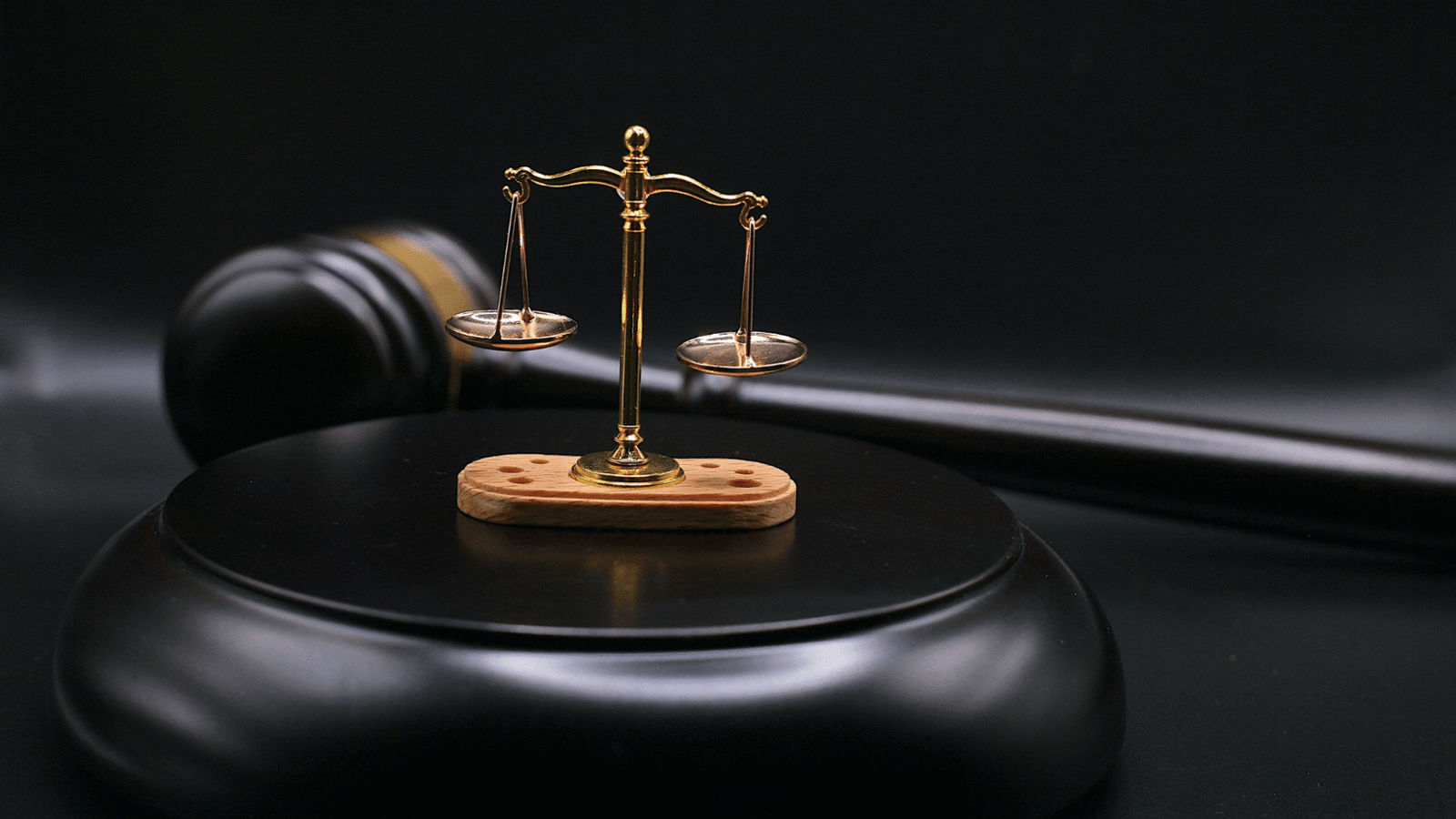 Descubre qué es el derecho a un juicio justo y por qué es fundamental