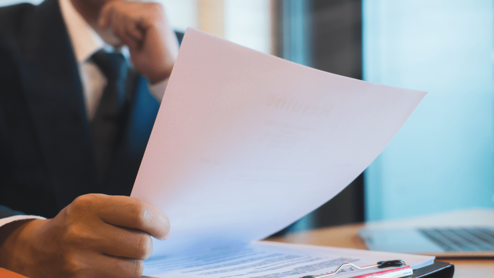 Demandar por incumplimiento de contrato puede ser la vía legal para proteger tus derechos.
